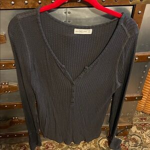 Abercrombie &Fitch Long Sleeve Gray Top